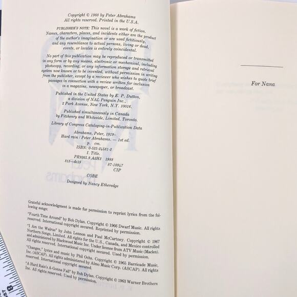 Hard Rain by Peter Abrahams 1988 Hardcover Sixties Thriller Book Dust Jacket - Picture 6 of 6